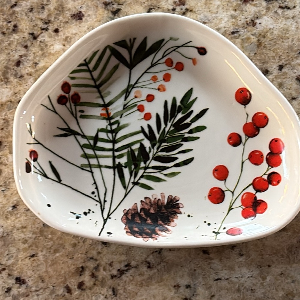 Winry, pinecone and berries soap dish trinket tray is microwave dishwasher safe